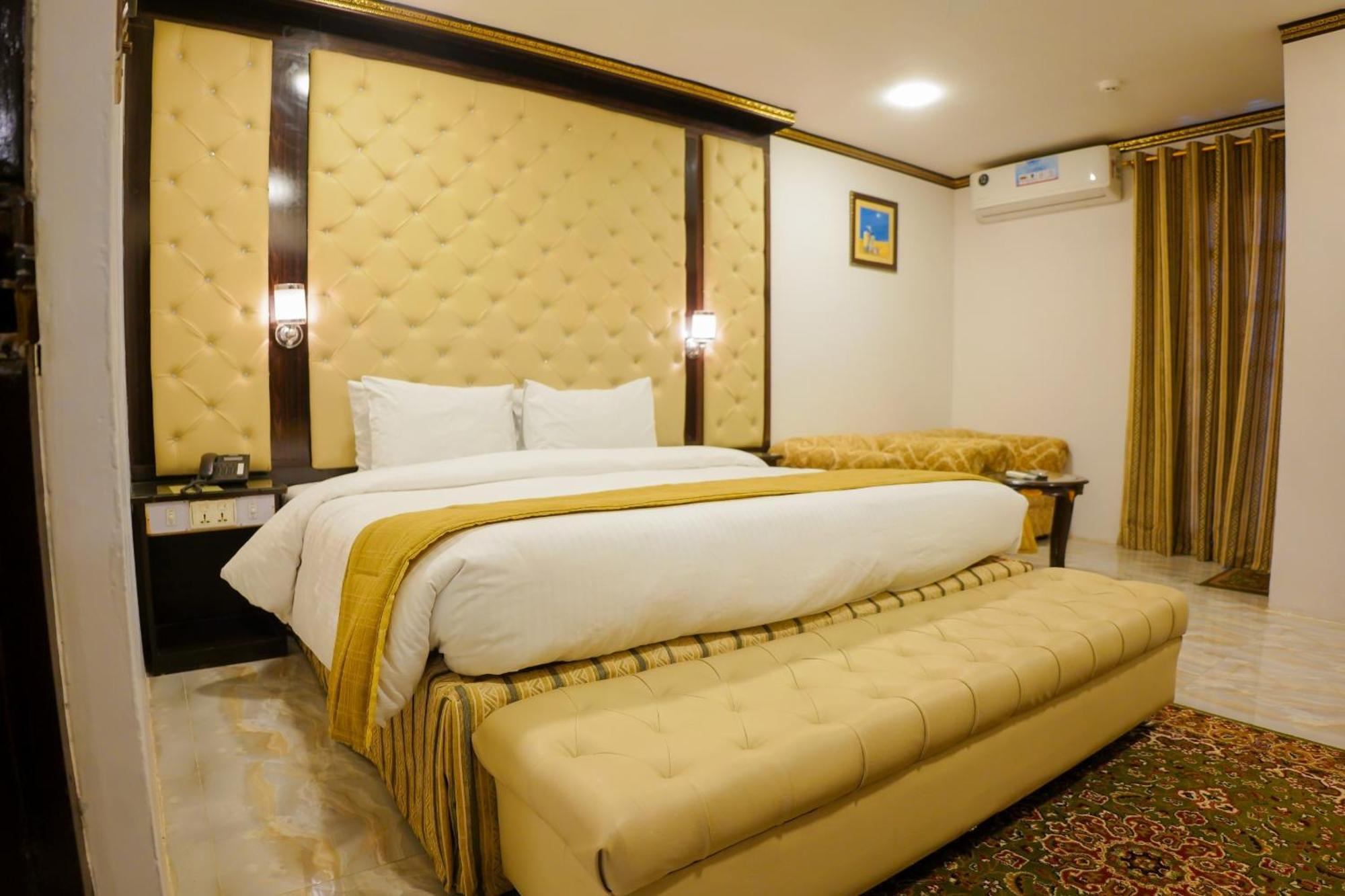 Indus Hotel Hyderabad Bagian luar foto