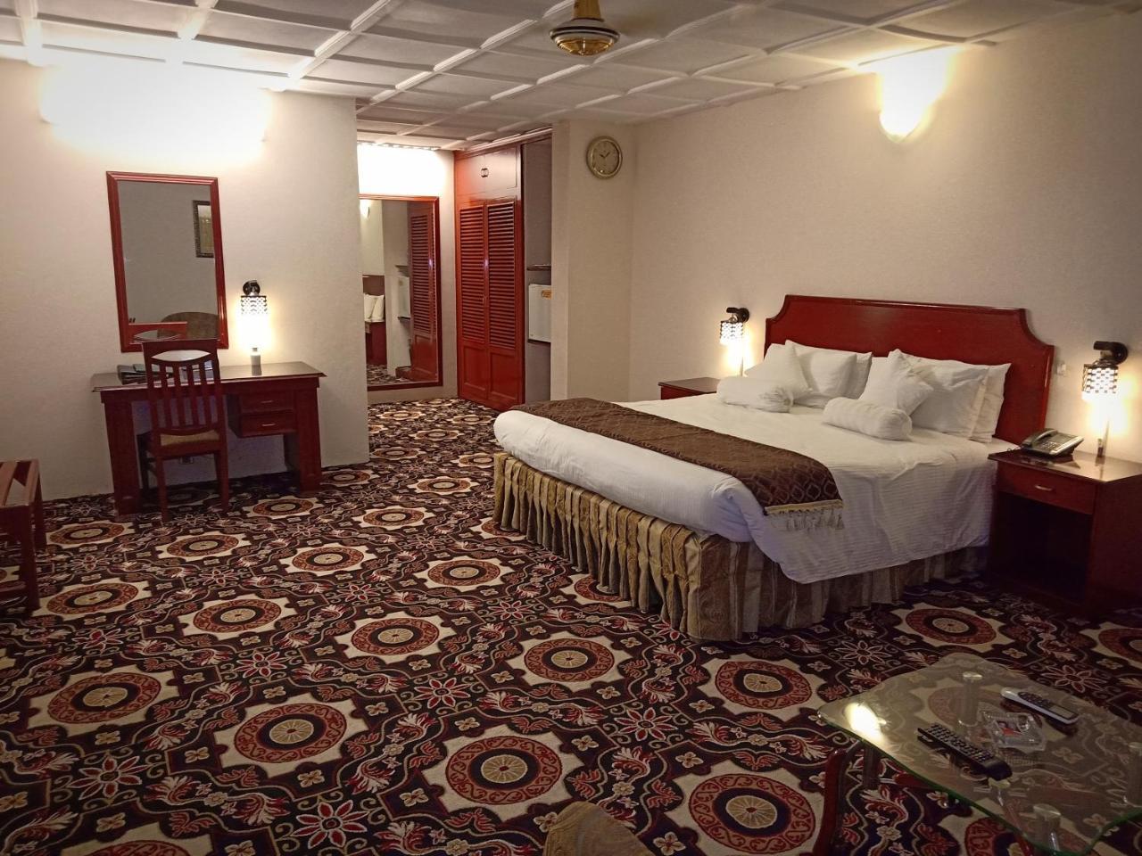 Indus Hotel Hyderabad Bagian luar foto