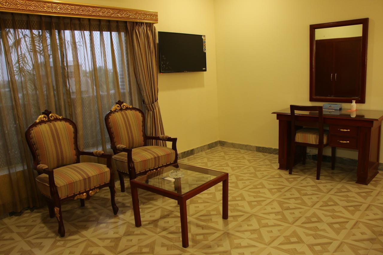 Indus Hotel Hyderabad Bagian luar foto