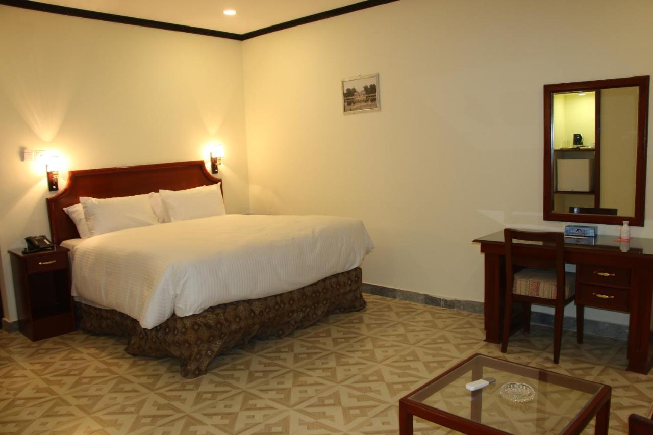 Indus Hotel Hyderabad Bagian luar foto